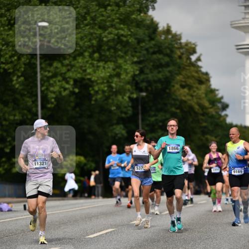 29.06.2025 - hella hamburg halbmarathon Dr. Thomas Lammeyer http://msf.ph/oto/8273110 29.06.2025 10:15:20 Kennedybrücke 1166, 1531, 1866, 1992, 4227, 5254, 5379, 5990, 5991, 7571, 8807, 8810, 9169, 9191, 10372, 10428, 11321 meine-sportfotos.de