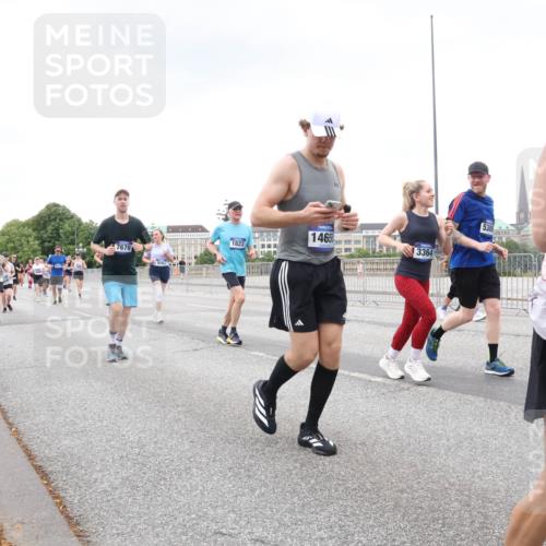 29.06.2025 - hella hamburg halbmarathon Lena Gebhardt http://msf.ph/oto/8273135 29.06.2025 10:54:26 Lombardsbrücke 5309, 1465, 1822, 3364, 1830, 7670, 1198, 1263, 1762, 1779, 1789, 1822, 1949, 2084, 2244, 2532, 2586, 2600, 2761, 2854, 3079, 3187, 3188, 3249, 3364, 3465, 3467, 3557, 3761, 3795, 3857, 4323, 4685, 4720, 4838, 4971, 5157, 5185, 5216, 5309, 5514, 5804, 5817, 5898, 5933, 5993, 6023, 6279, 6468, 6583, 6982, 6987, 6988, 7498, 7670, 7874, 7946, 7986, 8801, 8803, 8867, 9130, 9138, 9203, 9521, 10207, 10331, 10471, 11033, 11287, 11354, 11567, 11569, 11785, 12930, 13272 meine-sportfotos.de