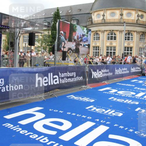29.06.2025 - hella hamburg halbmarathon Michael Strokosch http://msf.ph/oto/8273164 29.06.2025 10:53:33 Ziel 1030, 1061, 1098, 1499, 1783, 2070, 5866, 6198, 6628, 6629, 11068, 12909, 13912, 13997, 15113, 15497, 17710, 18450, 18612 meine-sportfotos.de