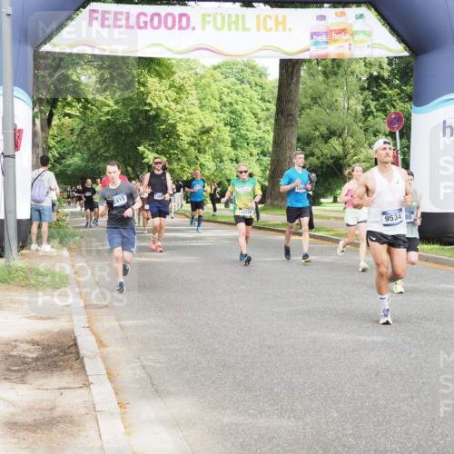 29.06.2025 - hella hamburg halbmarathon MichiJ http://msf.ph/oto/8273222 29.06.2025 10:31:26 Zwischen KM18-KM19 4080, 5011, 5477, 7026, 7865, 9534, 10099, 10251, 14813, 16224, 16648, 17403, 17516, 18680, 19009 meine-sportfotos.de