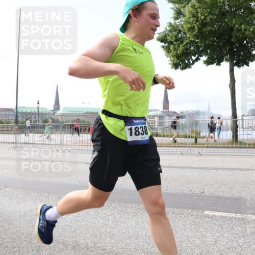 29.06.2025 - hella hamburg halbmarathon Lena Gebhardt http://msf.ph/oto/8273289 29.06.2025 10:11:26 Lombardsbrücke 1531, 1723, 1866, 2868, 3837, 4227, 4287, 5254, 5653, 7271, 7370, 8115, 8171, 8206, 8207, 8368, 8561, 8807, 8810, 9119, 10196, 10372, 10428, 11149, 11321, 11755, 12286, 12556, 12571, 12836, 13203, 13603, 13939, 14008, 14022, 14149, 15009, 15252, 15797, 15908, 15945, 16383, 17080, 17142, 17500, 17787, 17866, 18278, 18382, 19172, 19241 meine-sportfotos.de
