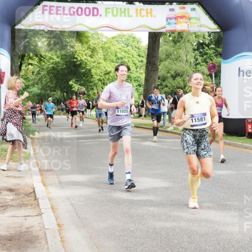 29.06.2025 - hella hamburg halbmarathon MichiJ http://msf.ph/oto/8273302 29.06.2025 10:56:09 Zwischen KM18-KM19 2942, 4649, 9738, 11025, 11581, 15012, 17239, 18616 meine-sportfotos.de