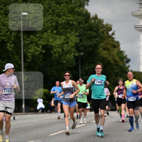 29.06.2025 - hella hamburg halbmarathon Dr. Thomas Lammeyer http://msf.ph/oto/8273304 29.06.2025 10:15:21 Kennedybrücke 1166, 1531, 1866, 1992, 4227, 5254, 5379, 5990, 5991, 7571, 8807, 8810, 9169, 9191, 10372, 10428, 11321 meine-sportfotos.de