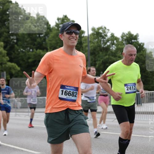 29.06.2025 - hella hamburg halbmarathon Jannik Wohlers http://msf.ph/oto/8273306 29.06.2025 10:34:07 Lombardsbrücke 1025, 1672, 2023, 2412, 2510, 2511, 2801, 3420, 4540, 5609, 6034, 6105, 6171, 6329, 6571, 6574, 6843, 7386, 7644, 7733, 8705, 8965, 9164, 9379, 9448, 10335, 10564, 10674, 11872, 12164, 13747, 13957, 14854, 14855, 14918, 15477, 16238, 16311, 16390, 16682, 16919, 17230, 17650, 18158, 18941 meine-sportfotos.de