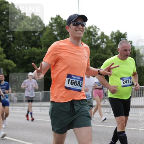 29.06.2025 - hella hamburg halbmarathon Jannik Wohlers http://msf.ph/oto/8273314 29.06.2025 10:34:07 Lombardsbrücke 1025, 1672, 2023, 2412, 2510, 2511, 2801, 3420, 4540, 5609, 6034, 6105, 6171, 6329, 6571, 6574, 6843, 7386, 7644, 7733, 8705, 8965, 9164, 9379, 9448, 10335, 10564, 10674, 11872, 12164, 13747, 13957, 14854, 14855, 14918, 15477, 16238, 16311, 16390, 16682, 16919, 17230, 17650, 18158, 18941 meine-sportfotos.de