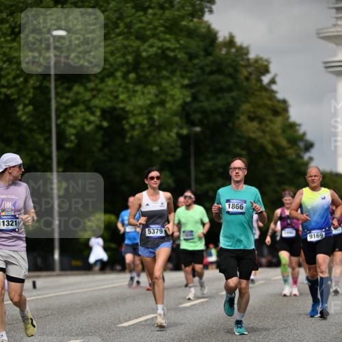 29.06.2025 - hella hamburg halbmarathon Dr. Thomas Lammeyer http://msf.ph/oto/8273326 29.06.2025 10:15:21 Kennedybrücke 1166, 1531, 1866, 1992, 4227, 5254, 5379, 5990, 5991, 7571, 8807, 8810, 9169, 9191, 10372, 10428, 11321 meine-sportfotos.de