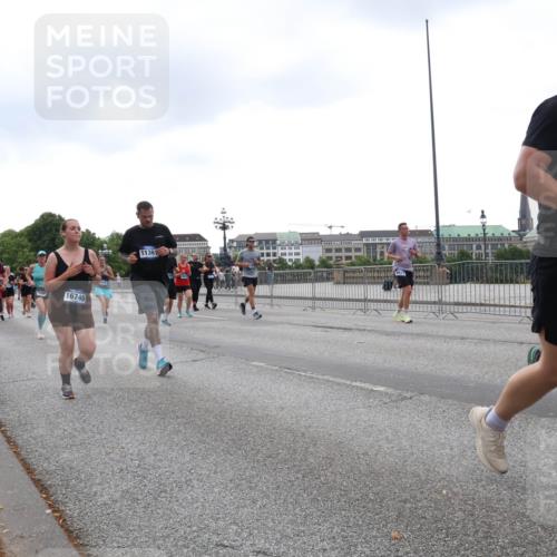 29.06.2025 - hella hamburg halbmarathon Lena Gebhardt http://msf.ph/oto/8273334 29.06.2025 10:46:22 Lombardsbrücke 1004, 1429, 1465, 1532, 1608, 1837, 1867, 1868, 2398, 2423, 2500, 2697, 2773, 2813, 2951, 3410, 3469, 4119, 4223, 4355, 4448, 4604, 5697, 5703, 5769, 5770, 5854, 5892, 6068, 6124, 6161, 6333, 6392, 7303, 7364, 7368, 7374, 7605, 7767, 7894, 7960, 7983, 8047, 8477, 8551, 8700, 9120, 9121, 9129, 9337, 9426, 9445, 9691, 10153, 10230, 11358, 11361, 11876, 11910, 12298, 12333, 12507, 12522, 13969, 14261, 15852, 16882 meine-sportfotos.de