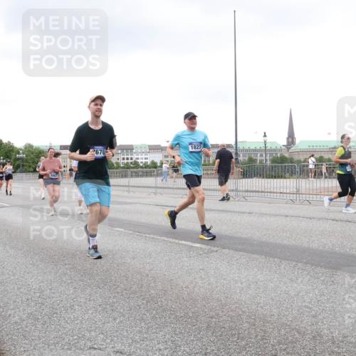 29.06.2025 - hella hamburg halbmarathon Lena Gebhardt http://msf.ph/oto/8273397 29.06.2025 10:54:27 Lombardsbrücke 4720, 8867, 670, 1822, 1198, 1263, 1762, 1779, 1822, 1949, 2084, 2244, 2532, 2586, 2600, 2761, 2854, 3079, 3187, 3188, 3249, 3364, 3465, 3467, 3761, 3795, 3857, 4323, 4685, 4720, 4838, 4971, 5157, 5185, 5216, 5309, 5514, 5804, 5817, 5898, 5933, 5993, 6023, 6279, 6468, 6583, 6982, 6987, 6988, 7498, 7670, 7874, 7946, 7986, 8801, 8803, 8867, 9130, 9138, 9203, 9521, 10207, 10331, 10471, 11033, 11287, 11354, 11567, 11569, 11785, 12268, 12270, 12930, 13272 meine-sportfotos.de