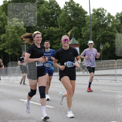 29.06.2025 - hella hamburg halbmarathon Jannik Wohlers http://msf.ph/oto/8273431 29.06.2025 10:34:09 Lombardsbrücke 1025, 2023, 2412, 2510, 2511, 3420, 4540, 5453, 5609, 6034, 6171, 6329, 6571, 6574, 6843, 7386, 7644, 7733, 8705, 9164, 9379, 9448, 9514, 10335, 10674, 11872, 12164, 13311, 13747, 13957, 14918, 15310, 15477, 16238, 16311, 16390, 16682, 16919, 17230, 18158, 18892, 18941 meine-sportfotos.de