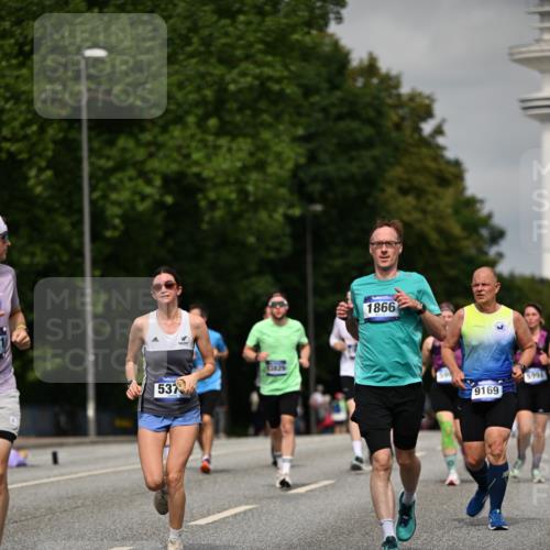 29.06.2025 - hella hamburg halbmarathon Dr. Thomas Lammeyer http://msf.ph/oto/8273436 29.06.2025 10:15:22 Kennedybrücke 1166, 1531, 1866, 1992, 4227, 5254, 5379, 5990, 5991, 7571, 8810, 9169, 9191, 10372, 10428, 11321 meine-sportfotos.de