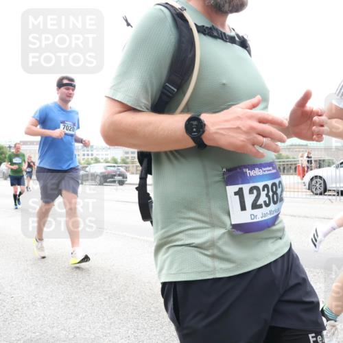 29.06.2025 - hella hamburg halbmarathon Lena Gebhardt http://msf.ph/oto/8273441 29.06.2025 10:34:56 Lombardsbrücke 15380, 681, 7020, 12382, 163, 1025, 1284, 1497, 1849, 2023, 2355, 2376, 2751, 3130, 3409, 3420, 4564, 4884, 5027, 5453, 6034, 6171, 6189, 6310, 6329, 6335, 6379, 6397, 6803, 6843, 7020, 7267, 7299, 7386, 7644, 7733, 7927, 8369, 8705, 8793, 9122, 9164, 9248, 9448, 9514, 10335, 10358, 10464, 10606, 10674, 11122, 11233, 11245, 11646, 12019, 12164, 12236, 12382, 12764, 15477, 16238, 16311, 16390, 16682 meine-sportfotos.de