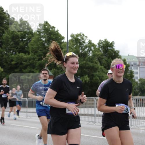 29.06.2025 - hella hamburg halbmarathon Jannik Wohlers http://msf.ph/oto/8273484 29.06.2025 10:34:10 Lombardsbrücke 1025, 2023, 2412, 2510, 2511, 3420, 4540, 5453, 5609, 6034, 6171, 6329, 6571, 6574, 6843, 7386, 7644, 7733, 8705, 9164, 9379, 9448, 9514, 10335, 10674, 11245, 11872, 12164, 13311, 13957, 14918, 15310, 15477, 16238, 16311, 16390, 16682, 16919, 17230, 17412, 18158, 18892, 18941 meine-sportfotos.de