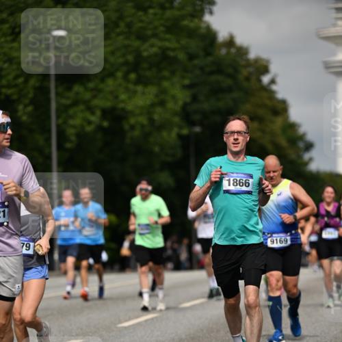 29.06.2025 - hella hamburg halbmarathon Dr. Thomas Lammeyer http://msf.ph/oto/8273509 29.06.2025 10:15:23 Kennedybrücke 1166, 1531, 1866, 1992, 4227, 5254, 5379, 5990, 5991, 7571, 9169, 9191, 10372, 10428, 11321 meine-sportfotos.de