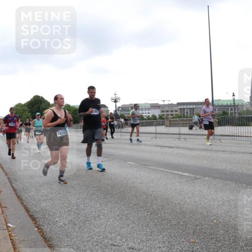 29.06.2025 - hella hamburg halbmarathon Lena Gebhardt http://msf.ph/oto/8273516 29.06.2025 10:46:23 Lombardsbrücke 1004, 1371, 1375, 1429, 1465, 1532, 1608, 1837, 1867, 1868, 2398, 2423, 2500, 2697, 2773, 2813, 2951, 3410, 3469, 3734, 4119, 4223, 4355, 4448, 4604, 5697, 5703, 5769, 5770, 5854, 5892, 6068, 6124, 6161, 6333, 6392, 7303, 7364, 7368, 7374, 7605, 7767, 7894, 7960, 7983, 8047, 8477, 8551, 8700, 9129, 9337, 9426, 9445, 9691, 10153, 10230, 11358, 11361, 11876, 11910, 12298, 12333, 12507, 12522, 13969, 14261, 15852, 16882, 16987 meine-sportfotos.de