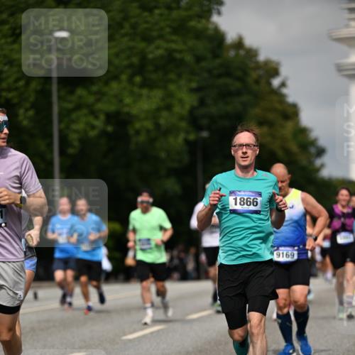 29.06.2025 - hella hamburg halbmarathon Dr. Thomas Lammeyer http://msf.ph/oto/8273522 29.06.2025 10:15:23 Kennedybrücke 1166, 1531, 1866, 1992, 4227, 5254, 5379, 5990, 5991, 7571, 9169, 9191, 10372, 10428, 11321 meine-sportfotos.de