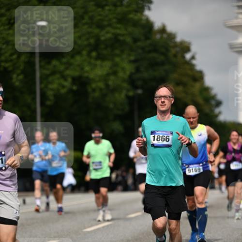 29.06.2025 - hella hamburg halbmarathon Dr. Thomas Lammeyer http://msf.ph/oto/8273535 29.06.2025 10:15:23 Kennedybrücke 1166, 1531, 1866, 1992, 4227, 5254, 5379, 5990, 5991, 7571, 9169, 9191, 10372, 10428, 11321 meine-sportfotos.de
