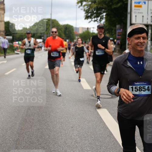 29.06.2025 - hella hamburg halbmarathon Yannick Fuchs http://msf.ph/oto/8273540 29.06.2025 10:49:13 20KM 1120, 1143, 2029, 2252, 2448, 3037, 3256, 4249, 4616, 4868, 4897, 4903, 5021, 6355, 6891, 6938, 7147, 7221, 8618, 8691, 10044, 10188, 10582, 11231, 11568, 12248, 12483, 12544, 12584, 13234, 13236, 13267, 13470, 14750, 14834, 14845, 14909, 15300, 15854, 15868, 15896, 16108, 16110, 16213, 16327, 16334, 16609, 17603, 17940, 18031, 18190, 18290, 19047 meine-sportfotos.de