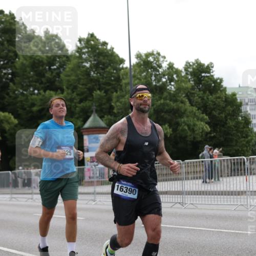 29.06.2025 - hella hamburg halbmarathon Jannik Wohlers http://msf.ph/oto/8273541 29.06.2025 10:34:12 Lombardsbrücke 1025, 2023, 2412, 3130, 3420, 4540, 5453, 6034, 6171, 6329, 6571, 6843, 7386, 7644, 7733, 8705, 9122, 9164, 9379, 9448, 9514, 10335, 10674, 11245, 11872, 12164, 13311, 13416, 13957, 15310, 15477, 16238, 16311, 16390, 16682, 16919, 17230, 17412, 18158, 18892, 18941 meine-sportfotos.de