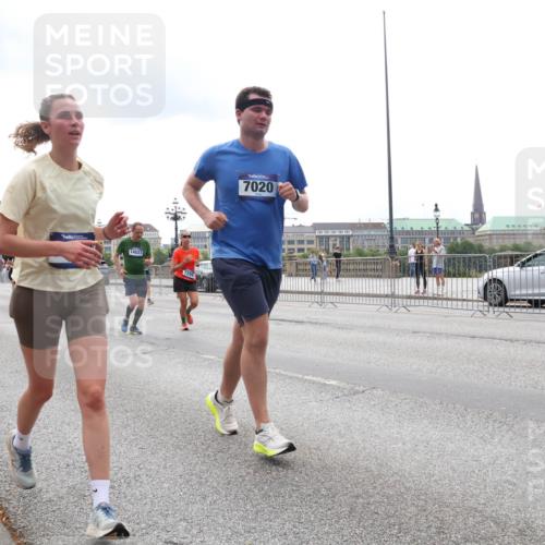 29.06.2025 - hella hamburg halbmarathon Lena Gebhardt http://msf.ph/oto/8273558 29.06.2025 10:34:57 Lombardsbrücke 14527, 7299, 7020, 1025, 1284, 1497, 1849, 2023, 2355, 2376, 2751, 3130, 3409, 3420, 4564, 4884, 5027, 5453, 6034, 6171, 6189, 6310, 6329, 6335, 6379, 6397, 6803, 6843, 7020, 7267, 7299, 7386, 7644, 7733, 7927, 8369, 8793, 9122, 9164, 9248, 9448, 9514, 10335, 10358, 10464, 10606, 10674, 11122, 11233, 11245, 11359, 11646, 11886, 12019, 12164, 12236, 12382, 12764, 15477, 16238, 16311, 16390, 16682 meine-sportfotos.de