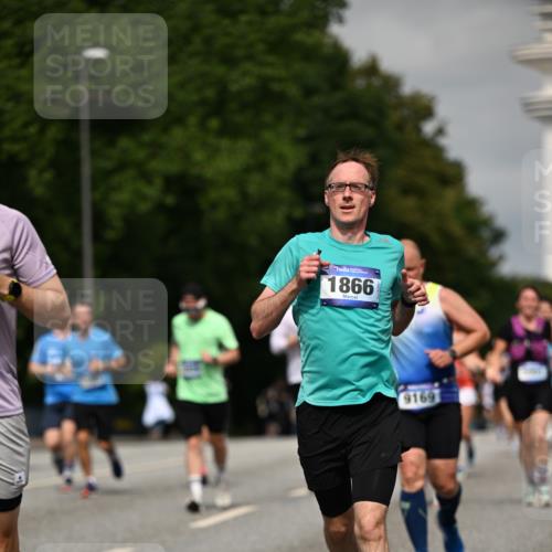 29.06.2025 - hella hamburg halbmarathon Dr. Thomas Lammeyer http://msf.ph/oto/8273575 29.06.2025 10:15:24 Kennedybrücke 1166, 1531, 1866, 1992, 4227, 5254, 5379, 5990, 5991, 7571, 9169, 9191, 10372, 10428, 11321 meine-sportfotos.de