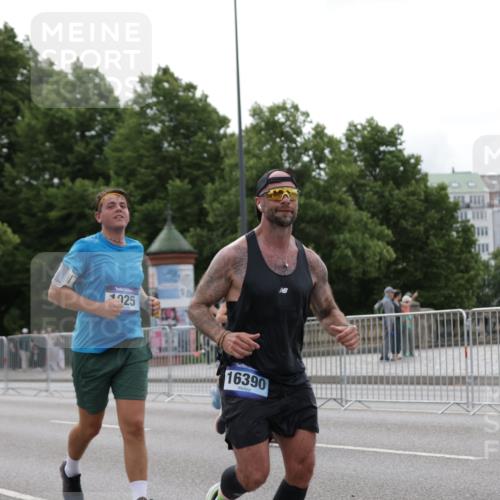 29.06.2025 - hella hamburg halbmarathon Jannik Wohlers http://msf.ph/oto/8273596 29.06.2025 10:34:12 Lombardsbrücke 1025, 2023, 2412, 3130, 3420, 4540, 5453, 6034, 6171, 6329, 6571, 6843, 7386, 7644, 7733, 8705, 9122, 9164, 9379, 9448, 9514, 10335, 10674, 11245, 11872, 12164, 13311, 13416, 13957, 15310, 15477, 16238, 16311, 16390, 16682, 16919, 17230, 17412, 18158, 18892, 18941 meine-sportfotos.de