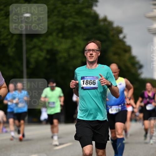 29.06.2025 - hella hamburg halbmarathon Dr. Thomas Lammeyer http://msf.ph/oto/8273597 29.06.2025 10:15:24 Kennedybrücke 1166, 1531, 1866, 1992, 4227, 5254, 5379, 5990, 5991, 7571, 9169, 9191, 10372, 10428, 11321 meine-sportfotos.de