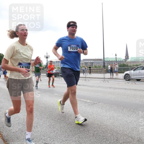 29.06.2025 - hella hamburg halbmarathon Lena Gebhardt http://msf.ph/oto/8273603 29.06.2025 10:34:57 Lombardsbrücke 15380, 14527, 7299, 7020, 1025, 1284, 1497, 1849, 2023, 2355, 2376, 2751, 3130, 3409, 3420, 4564, 4884, 5027, 5453, 6034, 6171, 6189, 6310, 6329, 6335, 6379, 6397, 6803, 6843, 7020, 7267, 7299, 7386, 7644, 7733, 7927, 8369, 8793, 9122, 9164, 9248, 9448, 9514, 10335, 10358, 10464, 10606, 10674, 11122, 11233, 11245, 11359, 11646, 11886, 12019, 12164, 12236, 12382, 12764, 15477, 16238, 16311, 16390, 16682 meine-sportfotos.de