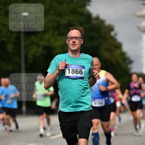 29.06.2025 - hella hamburg halbmarathon Dr. Thomas Lammeyer http://msf.ph/oto/8273630 29.06.2025 10:15:24 Kennedybrücke 1166, 1531, 1866, 1992, 4227, 5254, 5379, 5990, 5991, 7571, 9169, 9191, 10372, 10428, 11321 meine-sportfotos.de