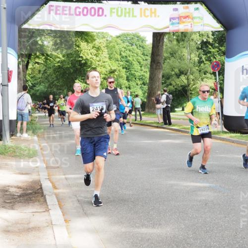 29.06.2025 - hella hamburg halbmarathon MichiJ http://msf.ph/oto/8273638 29.06.2025 10:31:28 Zwischen KM18-KM19 2415, 4080, 5477, 7026, 7865, 9114, 9534, 10099, 10251, 13897, 14813, 16224, 17403, 17516, 19009, 19229 meine-sportfotos.de