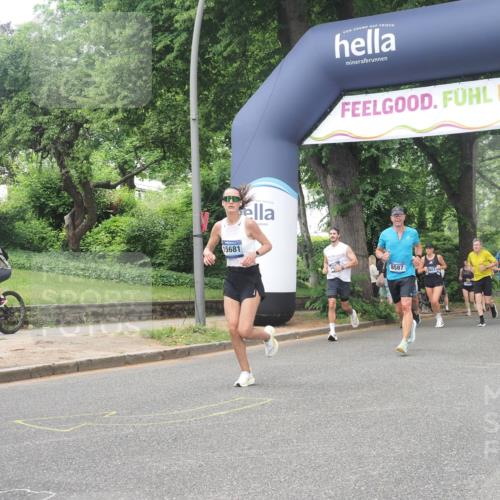 29.06.2025 - hella hamburg halbmarathon KatJ http://msf.ph/oto/8273642 29.06.2025 10:40:05 Zwischen KM18-KM19 2444, 3208, 3209, 5194, 8390, 8587 meine-sportfotos.de