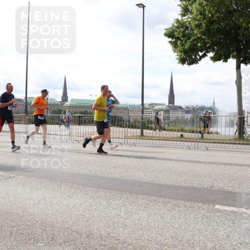 29.06.2025 - hella hamburg halbmarathon Lena Gebhardt http://msf.ph/oto/8273688 29.06.2025 10:20:07 Lombardsbrücke 780, 18368, 1319, 1046, 1069, 1110, 1115, 1154, 1474, 2064, 2357, 2405, 2441, 2918, 3278, 3434, 3678, 3842, 4170, 4539, 4562, 4570, 4585, 4614, 4737, 4739, 5251, 5397, 5556, 5659, 5811, 5812, 5831, 5878, 5937, 6796, 6797, 6872, 6874, 7018, 7101, 7137, 7248, 7249, 7519, 7739, 7744, 7808, 7836, 7917, 8025, 8146, 8387, 8427, 8462, 8738, 9136, 9196, 9735, 9873, 10041, 10349, 10414, 10550, 10594, 10595, 10622, 10701, 10754, 11028, 11036 meine-sportfotos.de