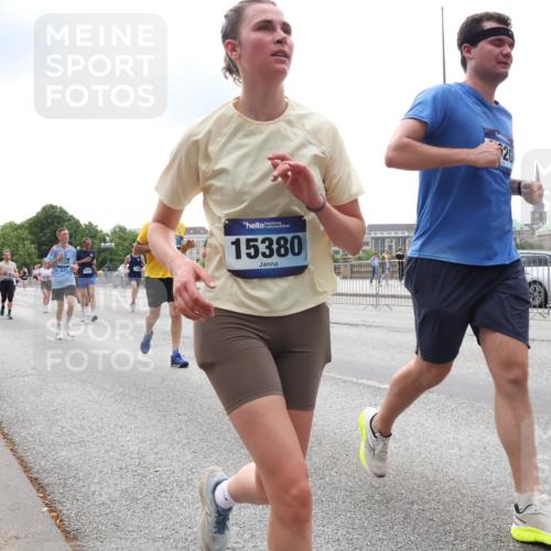 29.06.2025 - hella hamburg halbmarathon Lena Gebhardt http://msf.ph/oto/8273691 29.06.2025 10:34:57 Lombardsbrücke 17344, 15380, 20, 1025, 1284, 1497, 1849, 2023, 2355, 2376, 2751, 3130, 3409, 3420, 4564, 4884, 5027, 5453, 6034, 6171, 6189, 6310, 6329, 6335, 6379, 6397, 6803, 6843, 7020, 7267, 7299, 7386, 7644, 7733, 7927, 8369, 8793, 9122, 9164, 9248, 9448, 9514, 10335, 10358, 10464, 10606, 10674, 11122, 11233, 11245, 11359, 11646, 11886, 12019, 12164, 12236, 12382, 12764, 15477, 16238, 16311, 16390, 16682 meine-sportfotos.de