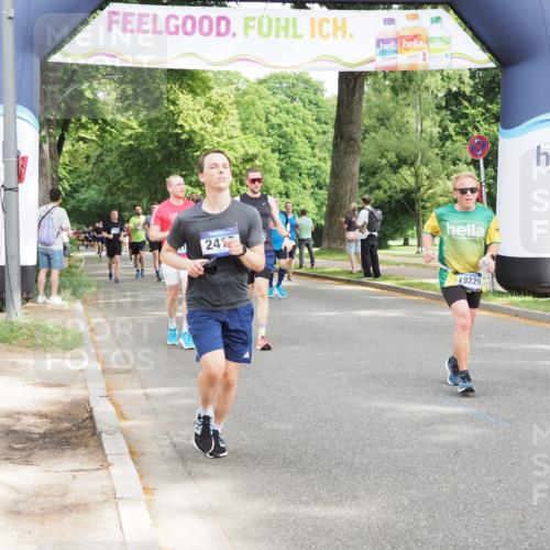 29.06.2025 - hella hamburg halbmarathon MichiJ http://msf.ph/oto/8273694 29.06.2025 10:31:28 Zwischen KM18-KM19 2415, 4080, 5477, 7026, 7865, 9114, 9534, 10099, 10251, 13897, 14813, 16224, 17403, 17516, 19009, 19229 meine-sportfotos.de