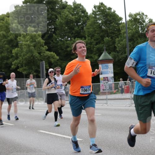 29.06.2025 - hella hamburg halbmarathon Jannik Wohlers http://msf.ph/oto/8273701 29.06.2025 10:34:13 Lombardsbrücke 1025, 2023, 2412, 3130, 3420, 4540, 5453, 6034, 6171, 6329, 6571, 6843, 7386, 7644, 7733, 8705, 9122, 9164, 9379, 9448, 9514, 10335, 10674, 11245, 11872, 12164, 12382, 13311, 13416, 15310, 15380, 15477, 16238, 16311, 16390, 16682, 16919, 17412, 18158, 18892, 18941 meine-sportfotos.de