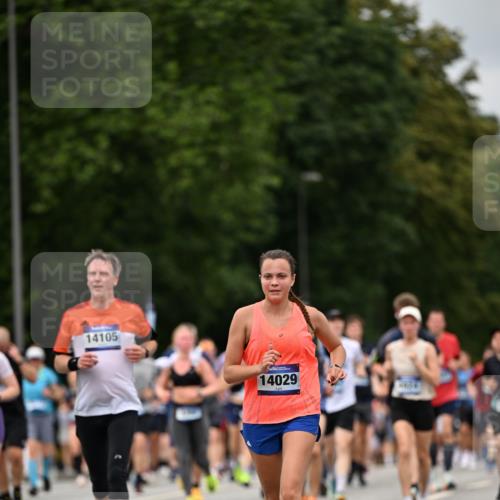29.06.2025 - hella hamburg halbmarathon Dr. Thomas Lammeyer http://msf.ph/oto/8273730 29.06.2025 10:36:06 Kennedybrücke 1235, 1292, 2672, 3239, 3358, 3707, 3751, 3752, 3778, 4314, 4365, 4605, 4924, 5496, 5601, 5658, 5743, 6218, 6344, 7239, 7295, 7334, 7344, 7535, 7570, 7695, 7816, 7898, 8127, 8304, 8538, 8757, 9478, 9604, 9882, 10248, 10421, 10653, 11168 meine-sportfotos.de
