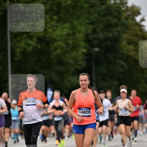 29.06.2025 - hella hamburg halbmarathon Dr. Thomas Lammeyer http://msf.ph/oto/8273754 29.06.2025 10:36:06 Kennedybrücke 1235, 1292, 2672, 3239, 3358, 3707, 3751, 3752, 3778, 4314, 4365, 4605, 4924, 5496, 5601, 5658, 5743, 6218, 6344, 7239, 7295, 7334, 7344, 7535, 7570, 7695, 7816, 7898, 8127, 8304, 8538, 8757, 9478, 9604, 9882, 10248, 10421, 10653, 11168 meine-sportfotos.de