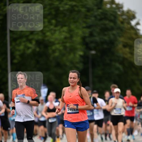 29.06.2025 - hella hamburg halbmarathon Dr. Thomas Lammeyer http://msf.ph/oto/8273777 29.06.2025 10:36:07 Kennedybrücke 1235, 1292, 2672, 3239, 3358, 3707, 3751, 3752, 3778, 4314, 4365, 4605, 4924, 5496, 5601, 5658, 5743, 6218, 6344, 7239, 7295, 7334, 7344, 7535, 7570, 7695, 7816, 7898, 8072, 8073, 8124, 8127, 8304, 8538, 8757, 9478, 9604, 9882, 10248, 10421, 11168 meine-sportfotos.de