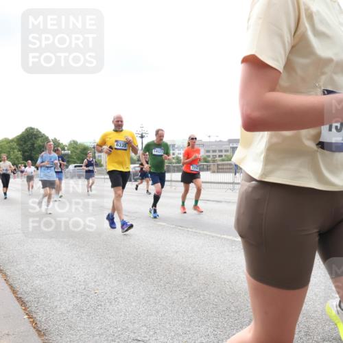 29.06.2025 - hella hamburg halbmarathon Lena Gebhardt http://msf.ph/oto/8273783 29.06.2025 10:34:58 Lombardsbrücke 7344, 6335, 14527, 7299, 1950, 7, 1025, 1284, 1497, 1849, 2023, 2355, 2376, 2751, 3130, 3409, 3420, 4564, 4884, 5027, 5453, 6034, 6171, 6189, 6310, 6329, 6335, 6379, 6397, 6803, 6843, 7020, 7267, 7299, 7386, 7644, 7733, 7927, 8369, 8793, 9122, 9164, 9248, 9448, 9514, 10335, 10358, 10464, 10606, 10674, 11122, 11233, 11245, 11359, 11646, 11886, 12019, 12164, 12236, 12382, 12764, 15477, 16238, 16311, 16390 meine-sportfotos.de