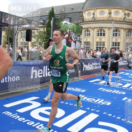 29.06.2025 - hella hamburg halbmarathon Michael Strokosch http://msf.ph/oto/8273819 29.06.2025 10:53:37 Ziel 1030, 1061, 1098, 1499, 1502, 1783, 2070, 2630, 3399, 3819, 5866, 6628, 6762, 10549, 11068, 12632, 12909, 15113, 15497, 15856, 17710, 18450, 18612, 18666, 18715 meine-sportfotos.de