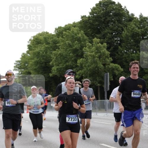 29.06.2025 - hella hamburg halbmarathon Jannik Wohlers http://msf.ph/oto/8273829 29.06.2025 10:34:15 Lombardsbrücke 1025, 2023, 3130, 3420, 4540, 5453, 6034, 6171, 6329, 6843, 7020, 7386, 7644, 7733, 8705, 9122, 9164, 9448, 9514, 10335, 10674, 11122, 11245, 12164, 12382, 13311, 13416, 13471, 13473, 14273, 15310, 15380, 15477, 16238, 16311, 16390, 16682, 17412, 18158, 18892 meine-sportfotos.de