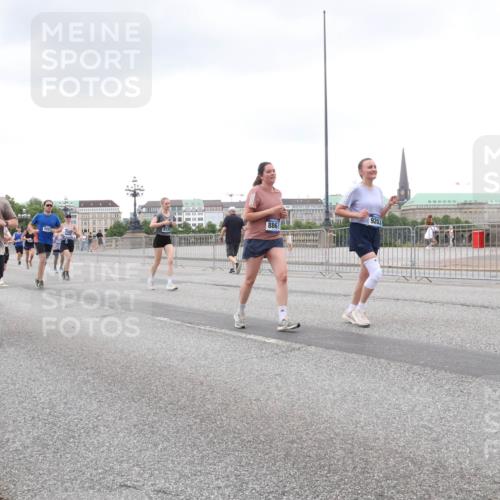 29.06.2025 - hella hamburg halbmarathon Lena Gebhardt http://msf.ph/oto/8273855 29.06.2025 10:54:30 Lombardsbrücke 4720, 8867, 9203, 1198, 1263, 1762, 1779, 1822, 1949, 2084, 2244, 2532, 2586, 2600, 2632, 2761, 3187, 3188, 3364, 3465, 3467, 3761, 3795, 3857, 4323, 4685, 4720, 4838, 4971, 5157, 5185, 5216, 5309, 5514, 5804, 5817, 5882, 5933, 5993, 6023, 6279, 6468, 6583, 6982, 6987, 6988, 7498, 7670, 7874, 7946, 7986, 8012, 8801, 8803, 8867, 9130, 9138, 9203, 9521, 10207, 10331, 10471, 11033, 11287, 11354, 11567, 11569, 11785, 12268, 12270, 12930, 13272 meine-sportfotos.de