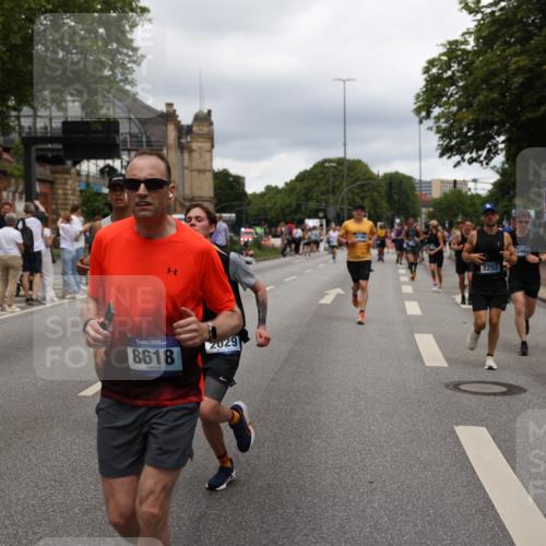 29.06.2025 - hella hamburg halbmarathon Yannick Fuchs http://msf.ph/oto/8273895 29.06.2025 10:49:15 20KM 1120, 1143, 1834, 2029, 2252, 2448, 2612, 3037, 3256, 4249, 4616, 4868, 4897, 5021, 5643, 6355, 6891, 6938, 7147, 7221, 8573, 8618, 8691, 10044, 10188, 10582, 11231, 11568, 12248, 12483, 12544, 12584, 13234, 13236, 13267, 13470, 14750, 14845, 14909, 15300, 15854, 15868, 15896, 16108, 16110, 16213, 16327, 16334, 16609, 17603, 17940, 18031, 18190, 18290, 19047 meine-sportfotos.de