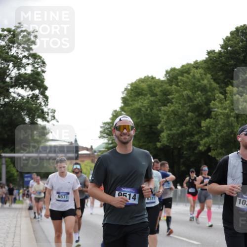 29.06.2025 - hella hamburg halbmarathon Jannik Wohlers http://msf.ph/oto/8273910 29.06.2025 10:34:16 Lombardsbrücke 1025, 2023, 2355, 3130, 3420, 5453, 6034, 6171, 6329, 6843, 7020, 7386, 7644, 7733, 8369, 8705, 8793, 9122, 9164, 9448, 9514, 10335, 10674, 11122, 11245, 11646, 12164, 12236, 12382, 13311, 13416, 13471, 13473, 14273, 15310, 15380, 15477, 16238, 16311, 16390, 16682, 17412, 18892 meine-sportfotos.de