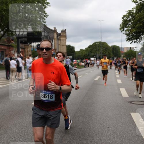 29.06.2025 - hella hamburg halbmarathon Yannick Fuchs http://msf.ph/oto/8273911 29.06.2025 10:49:15 20KM 1120, 1143, 1834, 2029, 2252, 2448, 2612, 3037, 3256, 4249, 4616, 4868, 4897, 5021, 5643, 6355, 6891, 6938, 7147, 7221, 8573, 8618, 8691, 10044, 10188, 10582, 11231, 11568, 12248, 12483, 12544, 12584, 13234, 13236, 13267, 13470, 14750, 14845, 14909, 15300, 15854, 15868, 15896, 16108, 16110, 16213, 16327, 16334, 16609, 17603, 17940, 18031, 18190, 18290, 19047 meine-sportfotos.de