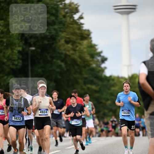 29.06.2025 - hella hamburg halbmarathon Dr. Thomas Lammeyer http://msf.ph/oto/8273916 29.06.2025 10:36:08 Kennedybrücke 1235, 1292, 2349, 2672, 3239, 3358, 3707, 3751, 3752, 3778, 4314, 4365, 4605, 4924, 5496, 5601, 5658, 5743, 6218, 6344, 7239, 7295, 7334, 7344, 7535, 7570, 7695, 7816, 7898, 8072, 8073, 8124, 8127, 8304, 8538, 8757, 9478, 9604, 9882, 10248, 10421, 10924, 11168 meine-sportfotos.de
