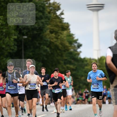 29.06.2025 - hella hamburg halbmarathon Dr. Thomas Lammeyer http://msf.ph/oto/8273933 29.06.2025 10:36:08 Kennedybrücke 1235, 1292, 2349, 2672, 3239, 3358, 3707, 3751, 3752, 3778, 4314, 4365, 4605, 4924, 5496, 5601, 5658, 5743, 6218, 6344, 7239, 7295, 7334, 7344, 7535, 7570, 7695, 7816, 7898, 8072, 8073, 8124, 8127, 8304, 8538, 8757, 9478, 9604, 9882, 10248, 10421, 10924, 11168 meine-sportfotos.de