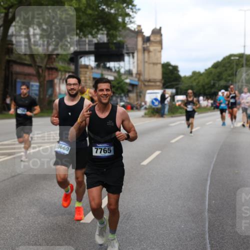 29.06.2025 - hella hamburg halbmarathon Yannick Fuchs http://msf.ph/oto/8273941 29.06.2025 10:37:12 20KM 1353, 1675, 1700, 1735, 2233, 4235, 5011, 5124, 5436, 7035, 7448, 7734, 7765, 7865, 9364, 9371, 9534, 9833, 10216, 10469, 11907, 12839, 13446, 14226, 14447, 14560, 14813, 15095, 15175, 15255, 15297, 15301, 15328, 15535, 16295, 16333, 16660, 16677, 17000, 17177, 17733, 17864, 17911, 18004, 18275, 18304, 18559, 18632, 18659, 18680, 18920 meine-sportfotos.de