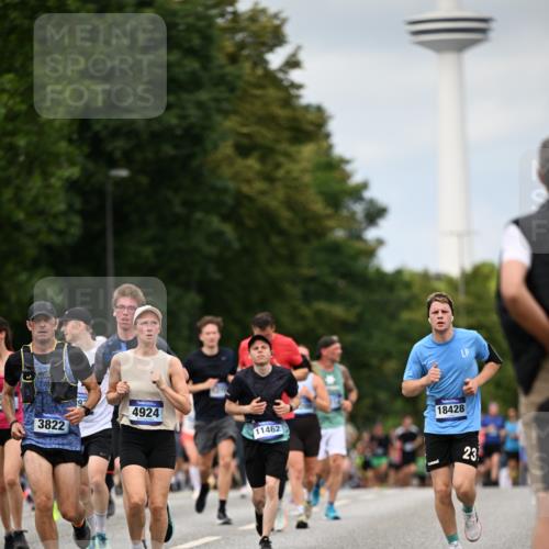 29.06.2025 - hella hamburg halbmarathon Dr. Thomas Lammeyer http://msf.ph/oto/8273947 29.06.2025 10:36:08 Kennedybrücke 1235, 1292, 2349, 2672, 3239, 3358, 3707, 3751, 3752, 3778, 4314, 4365, 4605, 4924, 5496, 5601, 5658, 5743, 6218, 6344, 7239, 7295, 7334, 7344, 7535, 7570, 7695, 7816, 7898, 8072, 8073, 8124, 8127, 8304, 8538, 8757, 9478, 9604, 9882, 10248, 10421, 10924, 11168 meine-sportfotos.de
