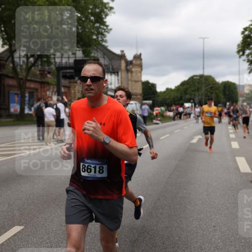 29.06.2025 - hella hamburg halbmarathon Yannick Fuchs http://msf.ph/oto/8273969 29.06.2025 10:49:15 20KM 1120, 1143, 1834, 2029, 2252, 2448, 2612, 3037, 3256, 4249, 4616, 4868, 4897, 5021, 5643, 6355, 6891, 6938, 7147, 7221, 8573, 8618, 8691, 10044, 10188, 10582, 11231, 11568, 12248, 12483, 12544, 12584, 13234, 13236, 13267, 13470, 14750, 14845, 14909, 15300, 15854, 15868, 15896, 16108, 16110, 16213, 16327, 16334, 16609, 17603, 17940, 18031, 18190, 18290, 19047 meine-sportfotos.de