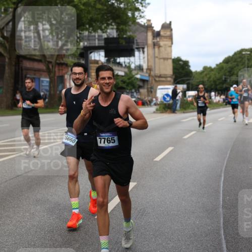 29.06.2025 - hella hamburg halbmarathon Yannick Fuchs http://msf.ph/oto/8274015 29.06.2025 10:37:12 20KM 1353, 1675, 1700, 1735, 2233, 4235, 5011, 5124, 5436, 7035, 7448, 7734, 7765, 7865, 9364, 9371, 9534, 9833, 10216, 10469, 11907, 12839, 13446, 14226, 14447, 14560, 14813, 15095, 15175, 15255, 15297, 15301, 15328, 15535, 16295, 16333, 16660, 16677, 17000, 17177, 17733, 17864, 17911, 18004, 18275, 18304, 18559, 18632, 18659, 18680, 18920 meine-sportfotos.de